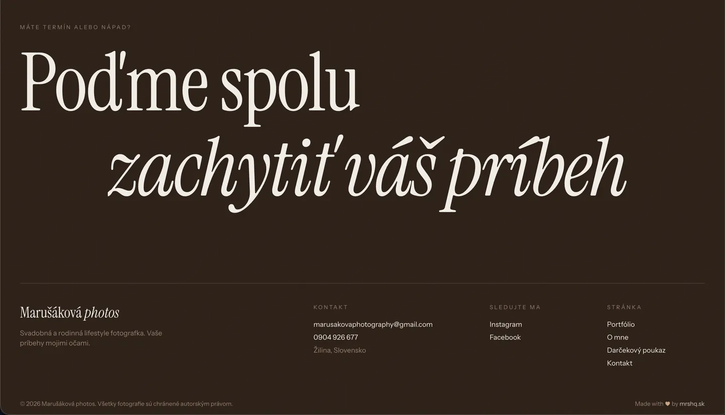 Čokoládovo hnedá pätička s nadpisom Poďme spolu zachytiť váš príbeh
